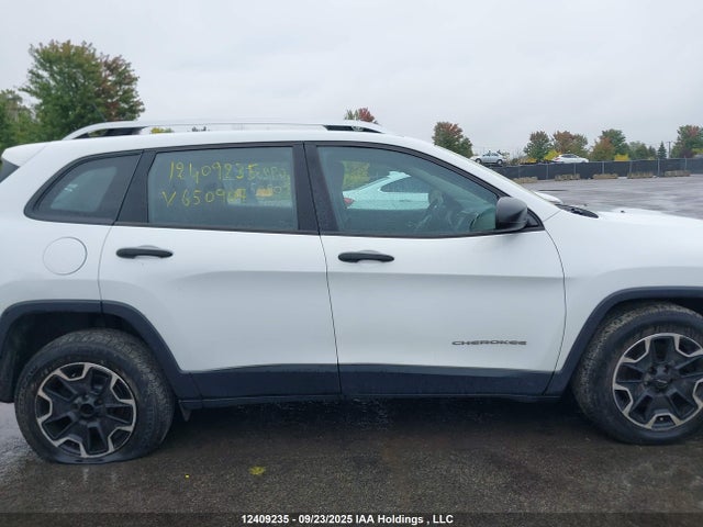 1C4PJLAB2HW650907 Jeep 2017