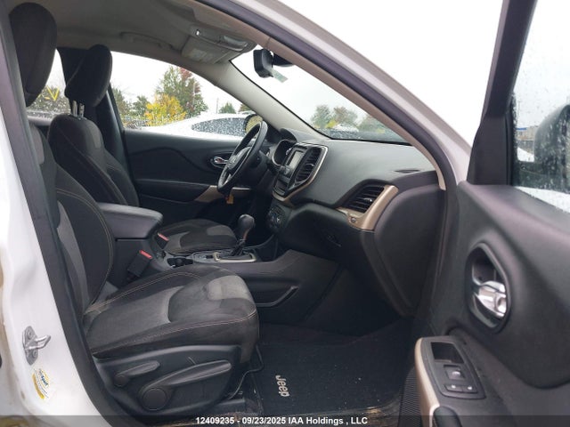 1C4PJLAB2HW650907 Jeep 2017