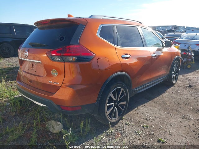 12419997 :رقم المزاد ، 5N1AT2MV3HC740015 vin ، 2017 Nissan Rogue Sv/sl مزاد بيع