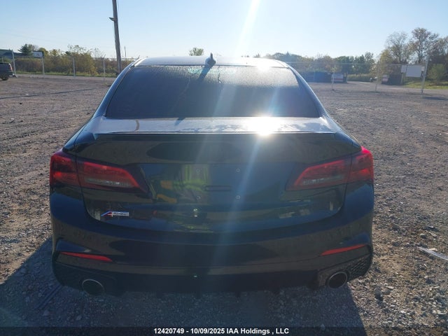 Acura j35y6 2018 19UUB3F65JA801710 Image 16