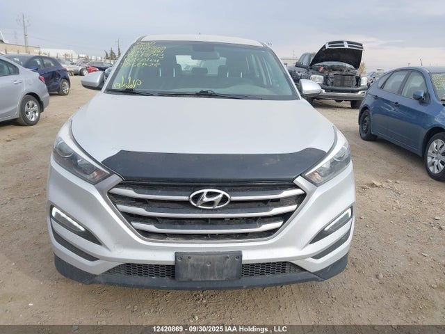 12420869 :رقم المزاد ، KM8J2CA49JU678043 vin ، 2018 Hyundai Tucson Base 2.0l مزاد بيع