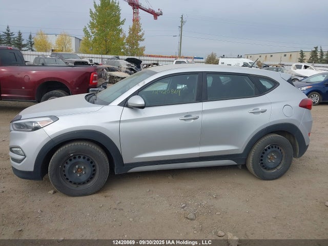 12420869 :رقم المزاد ، KM8J2CA49JU678043 vin ، 2018 Hyundai Tucson Base 2.0l مزاد بيع