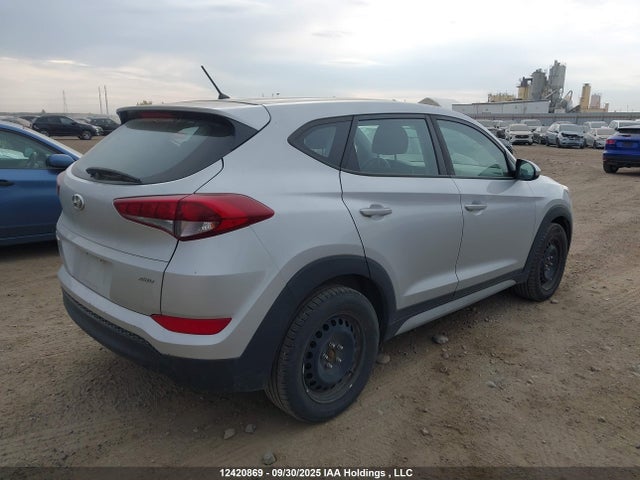 12420869 :رقم المزاد ، KM8J2CA49JU678043 vin ، 2018 Hyundai Tucson Base 2.0l مزاد بيع