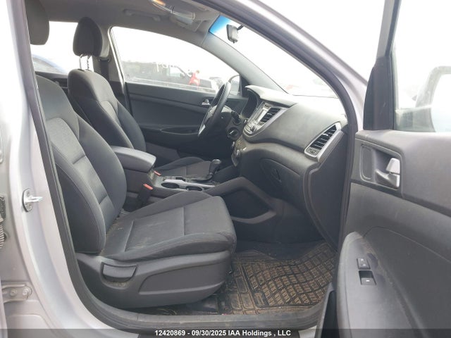 12420869 :رقم المزاد ، KM8J2CA49JU678043 vin ، 2018 Hyundai Tucson Base 2.0l مزاد بيع