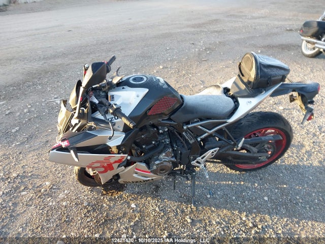 JS1EM13B1R7100202 Suzuki Gsx800 F