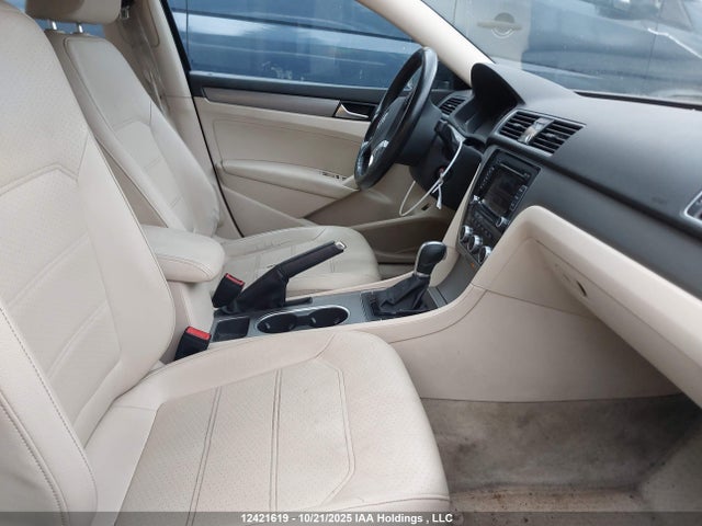 12421619 :رقم المزاد ، 1VWBS7A39FC042255 vin ، 2015 Volkswagen Passat Se مزاد بيع