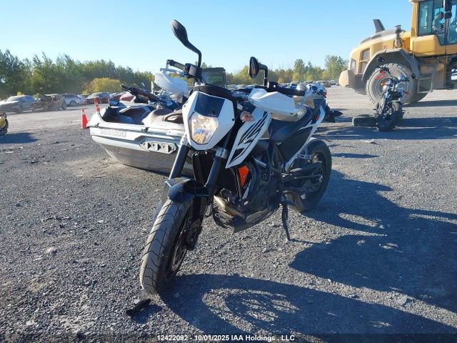KTM 690 Duke 2018 VBKLDV40XJM714557 Image 2
