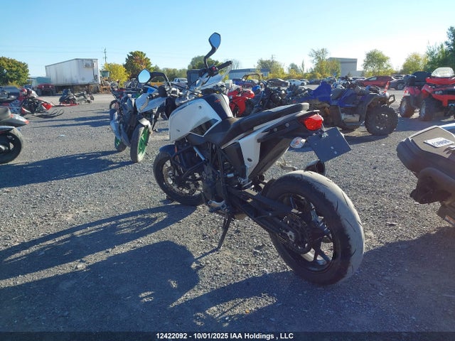 KTM 690 Duke 2018 VBKLDV40XJM714557 Image 3