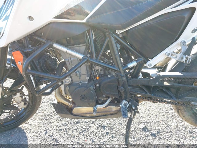 KTM 690 Duke 2018 VBKLDV40XJM714557 Image 9