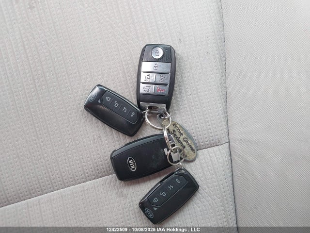 12422509 :رقم المزاد ، KNDMB5C13M6676541 vin ، 2021 Kia Sedona Lx/ex مزاد بيع