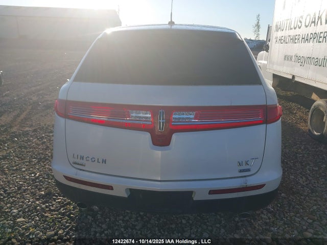 Lincoln MKT 2015 2L1MJ5LK8FBL02486 Image 17