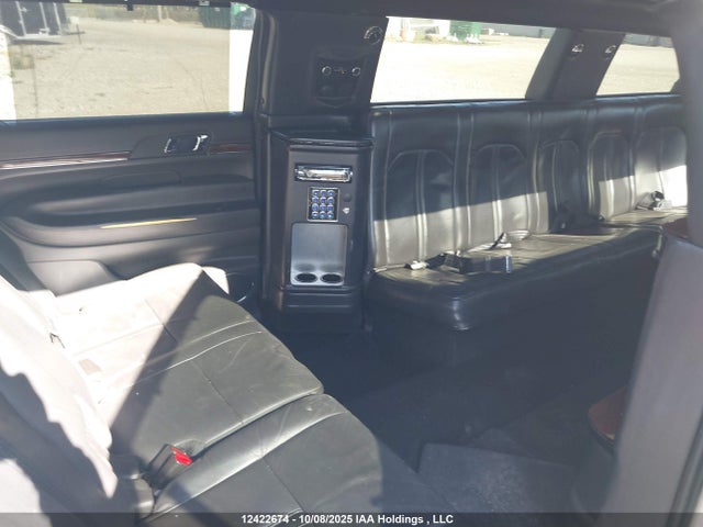Lincoln MKT 2015 2L1MJ5LK8FBL02486 Image 8