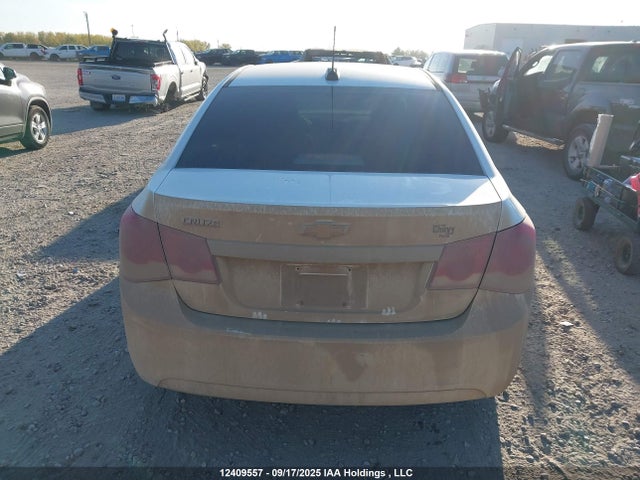 Chevrolet luw 2015 1G1PB5SH0F7272324 Image 16