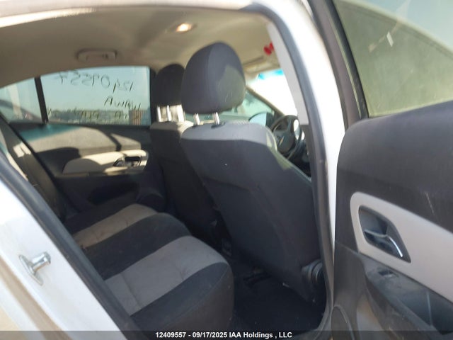 Chevrolet luw 2015 1G1PB5SH0F7272324 Image 8