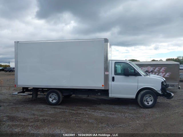 1HA0GSF72SN008260 Chevrolet Express Cutaway Work Van