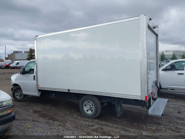 1HA0GSF72SN008260 Chevrolet Express Cutaway Work Van