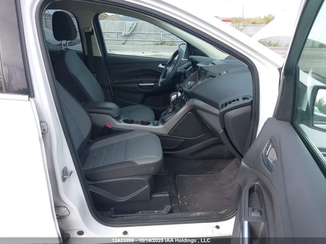 1FMCU0GX8GUB17568 Ford Escape