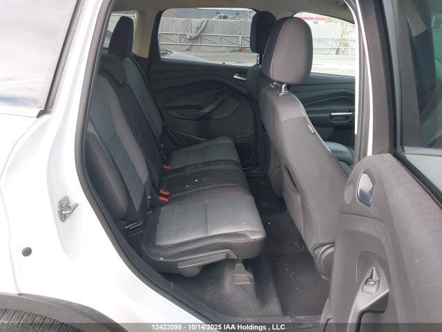 1FMCU0GX8GUB17568 Ford Escape
