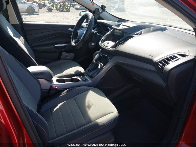 1FMCU0GX7GUB49220 Ford ESCAPE SE