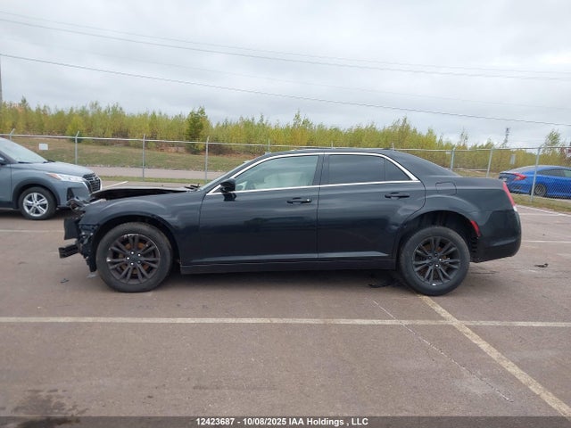 2019 Chrysler 300 Touring მანქანა იყიდება აუქციონზე, vin: 2C3CCAAG4KH594682, აუქციონის ნომერი: 12423687