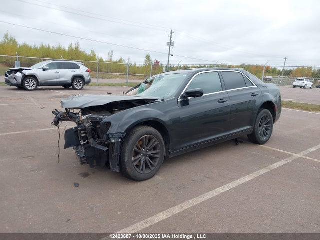 2019 Chrysler 300 Touring მანქანა იყიდება აუქციონზე, vin: 2C3CCAAG4KH594682, აუქციონის ნომერი: 12423687