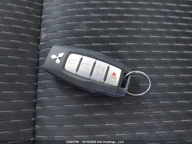 JA4J4UA88NZ605272 Mitsubishi Outlander Se/black Edition