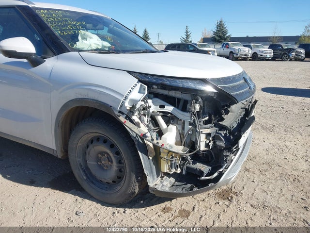 JA4J4UA88NZ605272 Mitsubishi Outlander Se/black Edition