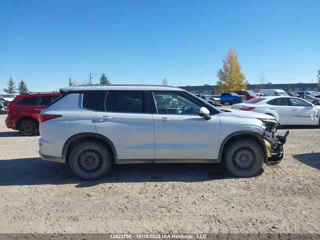 JA4J4UA88NZ605272 Mitsubishi Outlander Se/black Edition