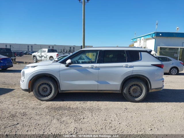 JA4J4UA88NZ605272 Mitsubishi Outlander Se/black Edition