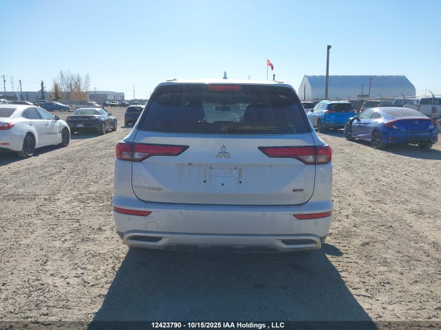 JA4J4UA88NZ605272 Mitsubishi Outlander Se/black Edition