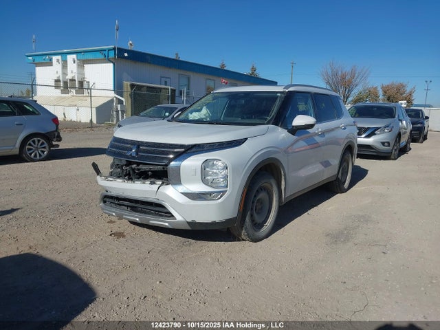JA4J4UA88NZ605272 Mitsubishi Outlander Se/black Edition