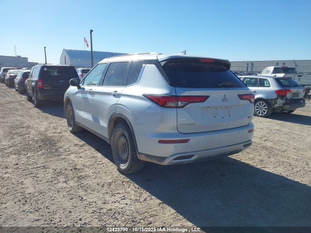 JA4J4UA88NZ605272 Mitsubishi Outlander Se/black Edition