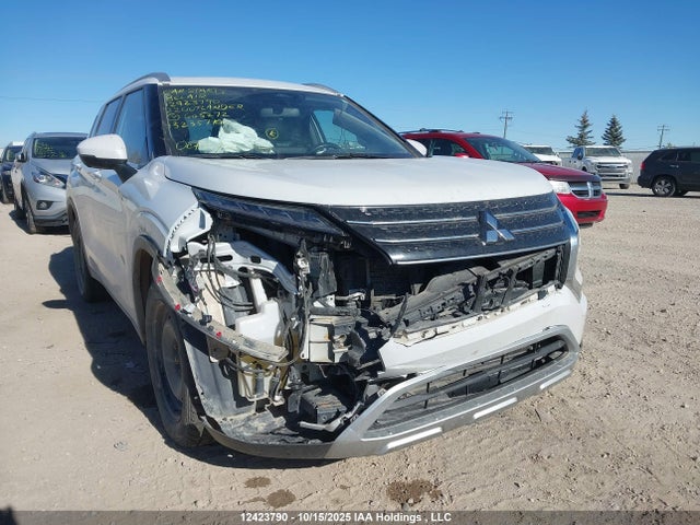 JA4J4UA88NZ605272 Mitsubishi Outlander Se/black Edition