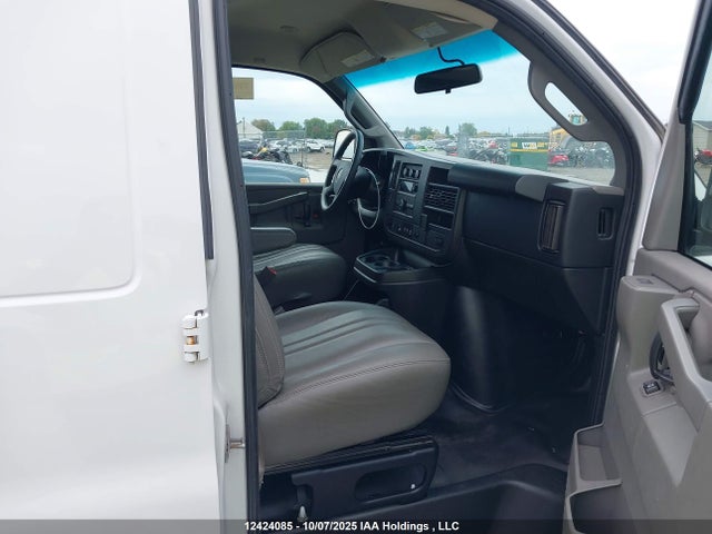 GMC lv1 - spark ignited direct injection, variable valve timing, e85 max, iron 2019 1GTW7AFP1K1141995 Image 5