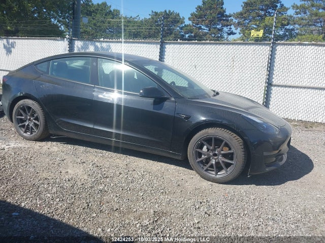 12424253 :رقم المزاد ، 5YJ3E1EA1NF258168 vin ، 2022 Tesla Model 3 مزاد بيع