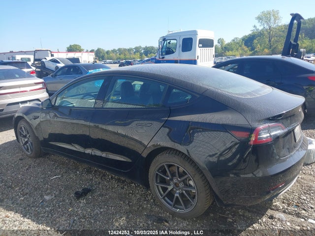 12424253 :رقم المزاد ، 5YJ3E1EA1NF258168 vin ، 2022 Tesla Model 3 مزاد بيع