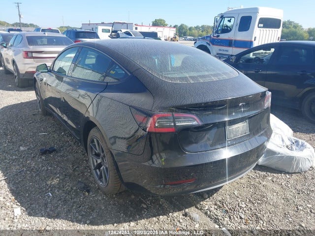 12424253 :رقم المزاد ، 5YJ3E1EA1NF258168 vin ، 2022 Tesla Model 3 مزاد بيع