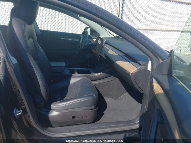 12424253 :رقم المزاد ، 5YJ3E1EA1NF258168 vin ، 2022 Tesla Model 3 مزاد بيع