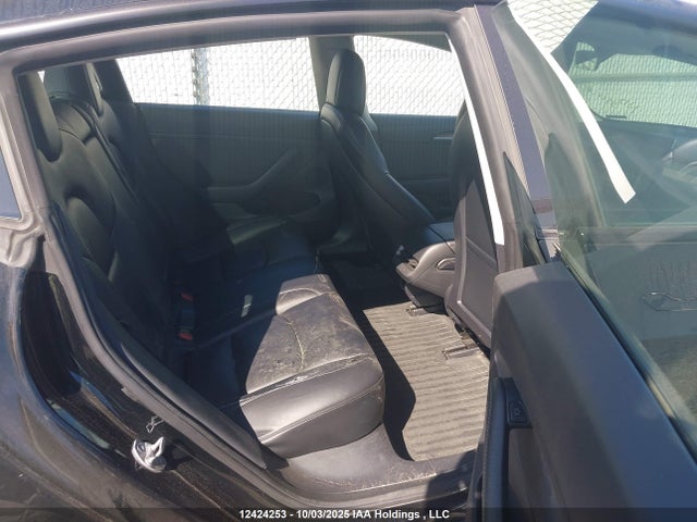 12424253 :رقم المزاد ، 5YJ3E1EA1NF258168 vin ، 2022 Tesla Model 3 مزاد بيع