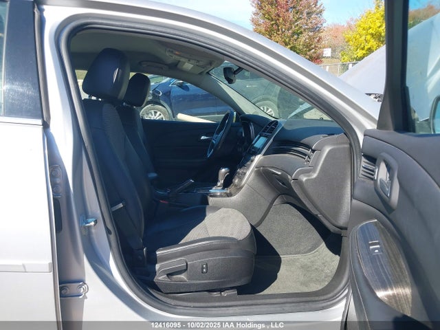 Chevrolet lkw 2015 1G11D5SL2FF266793 Image 5