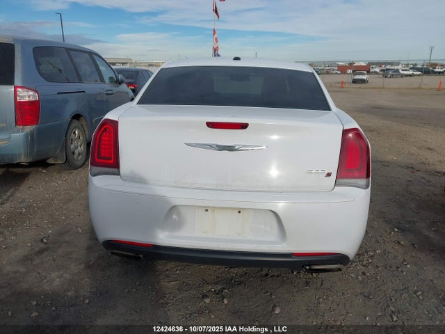 Chrysler 300 2016 2C3CCABG6GH231452 Image 16