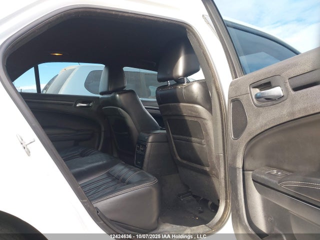 Chrysler 300 2016 2C3CCABG6GH231452 Image 8