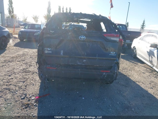12424731 :رقم المزاد ، 2T3RWRFV7MW106136 vin ، 2021 Toyota Rav4 Xle مزاد بيع