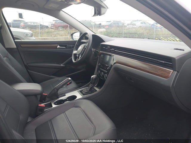 Volkswagen Passat 2022 1VWBA7A39NC004560 Image 5