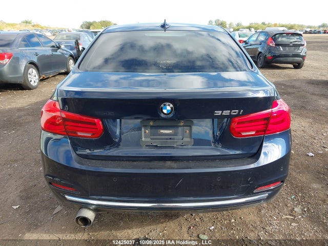 WBA8A3C38HK692139 BMW 320i