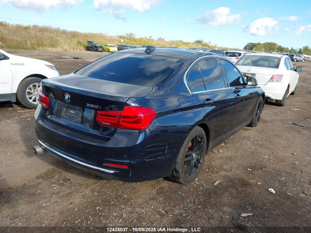 WBA8A3C38HK692139 BMW 320i