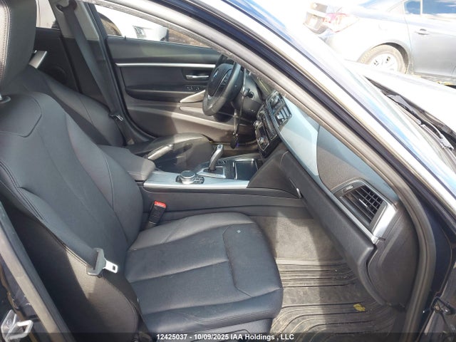 WBA8A3C38HK692139 BMW 320i