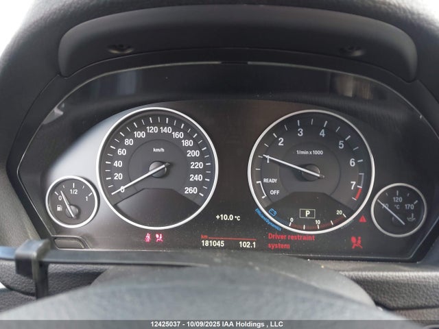 WBA8A3C38HK692139 BMW 320i