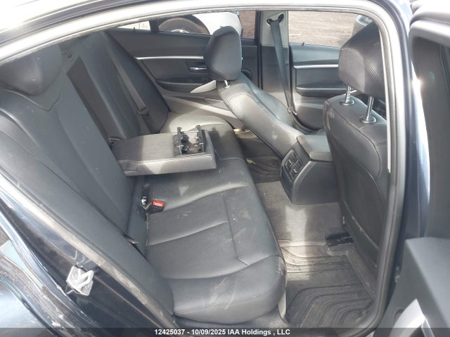WBA8A3C38HK692139 BMW 320i
