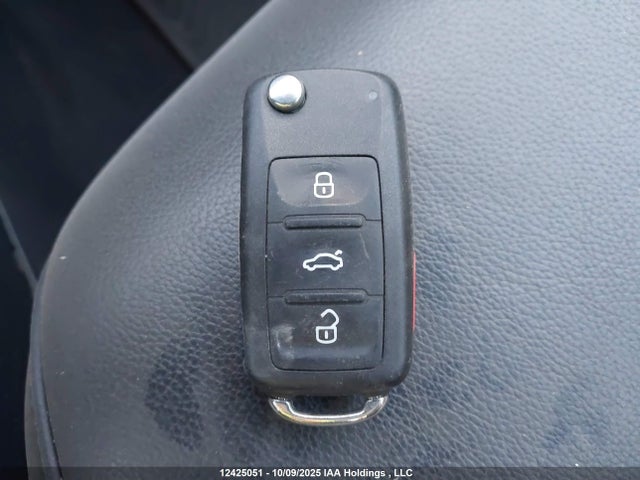 3VWLL7AJ1EM396235 Volkswagen 2014